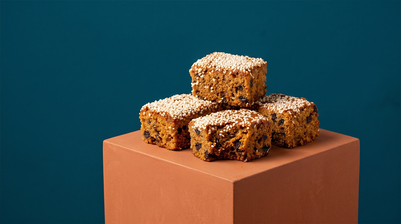 Kourkoulos Raisin Cake with Sesame